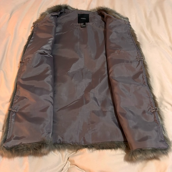 Faux Fur Vest Dark Gray Size Small Forever 21 - Picture 5 of 10